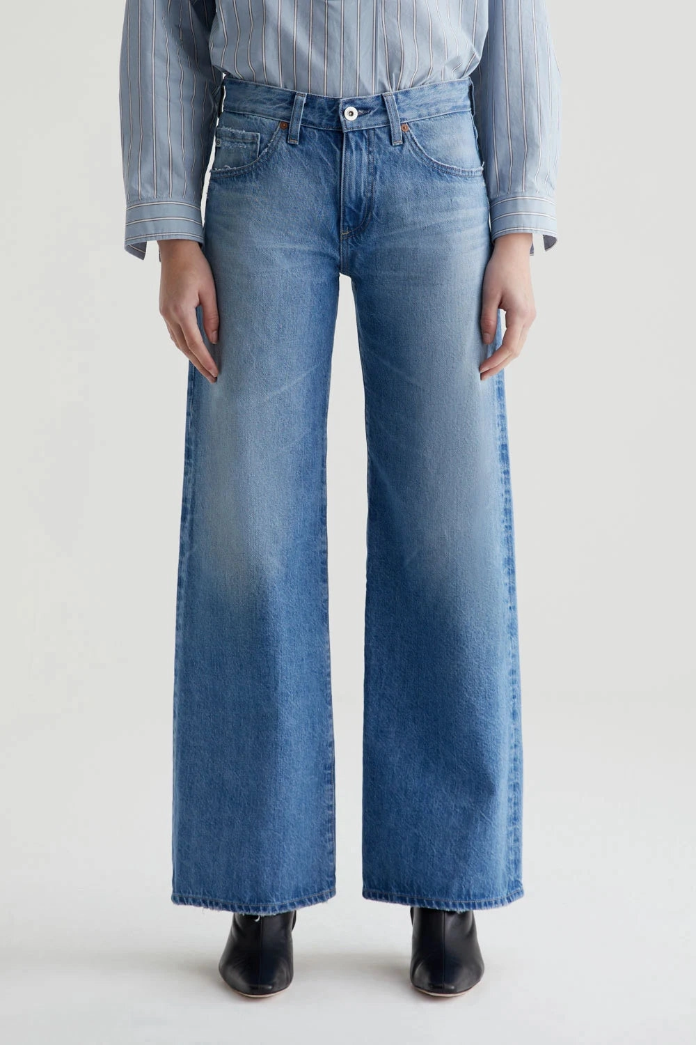 Loose Spring Mood Family Style Minimalist Style Date Night Adria