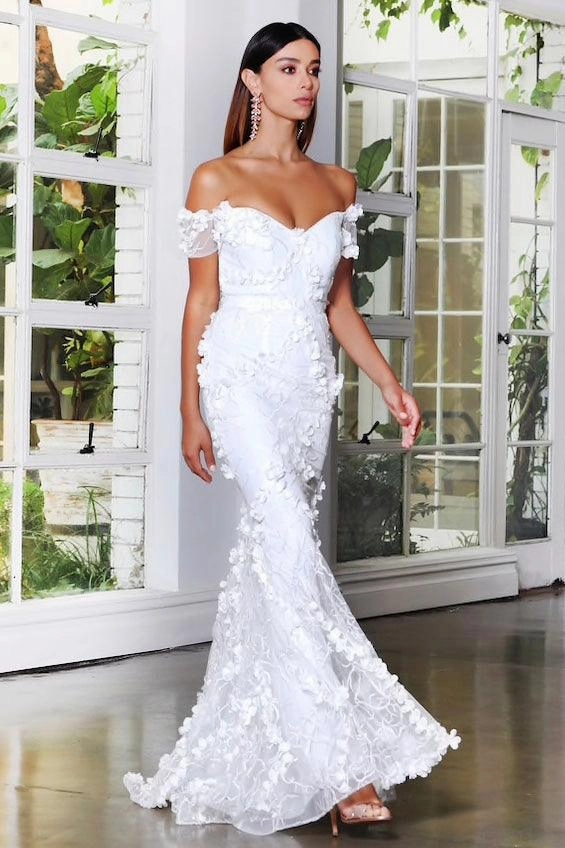 Mystic Gown - Ivory Form Fitting Hook-And-Eye